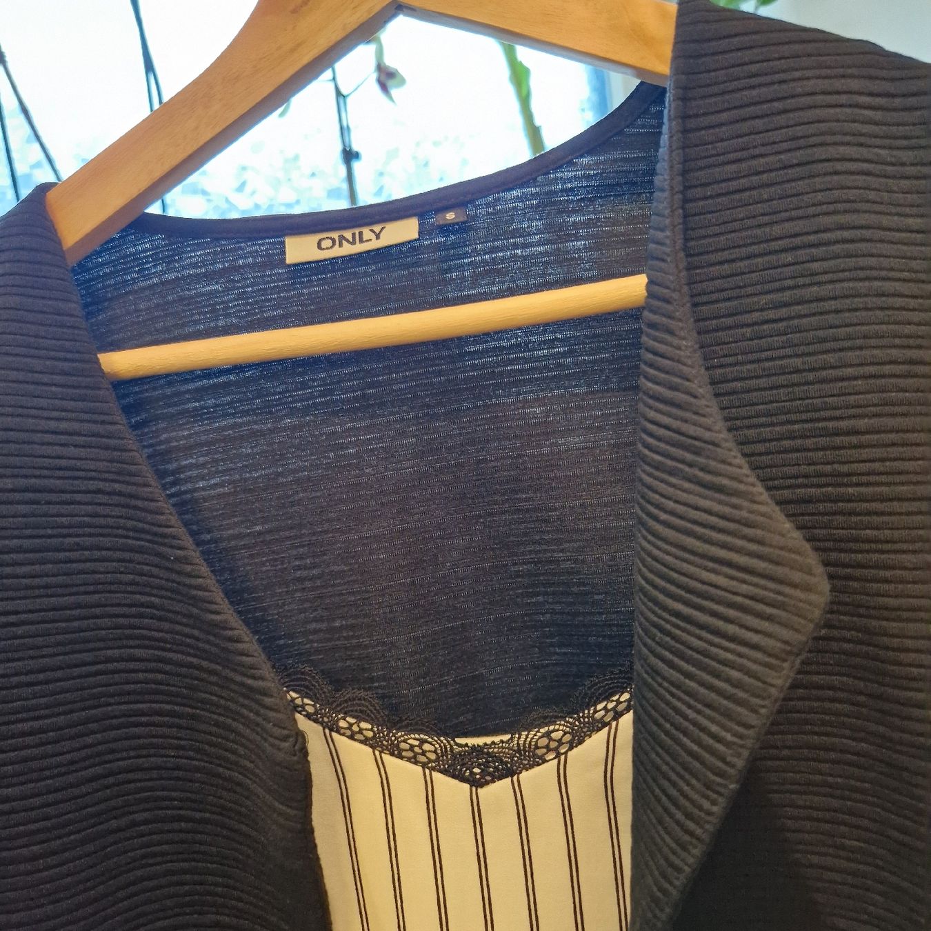 Kleiderpakete: 2 Jäckchen Gr. S & 2 Tops / Shirts – Gebraucht aus Nendeln von Zopfie_ 9