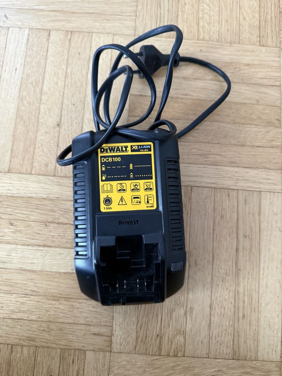 Dewalt Caricatori & Batterie: DeWalt Ladegerät DCB100 Neuwertig – Usato da St. Gallen venduto da besi97 3
