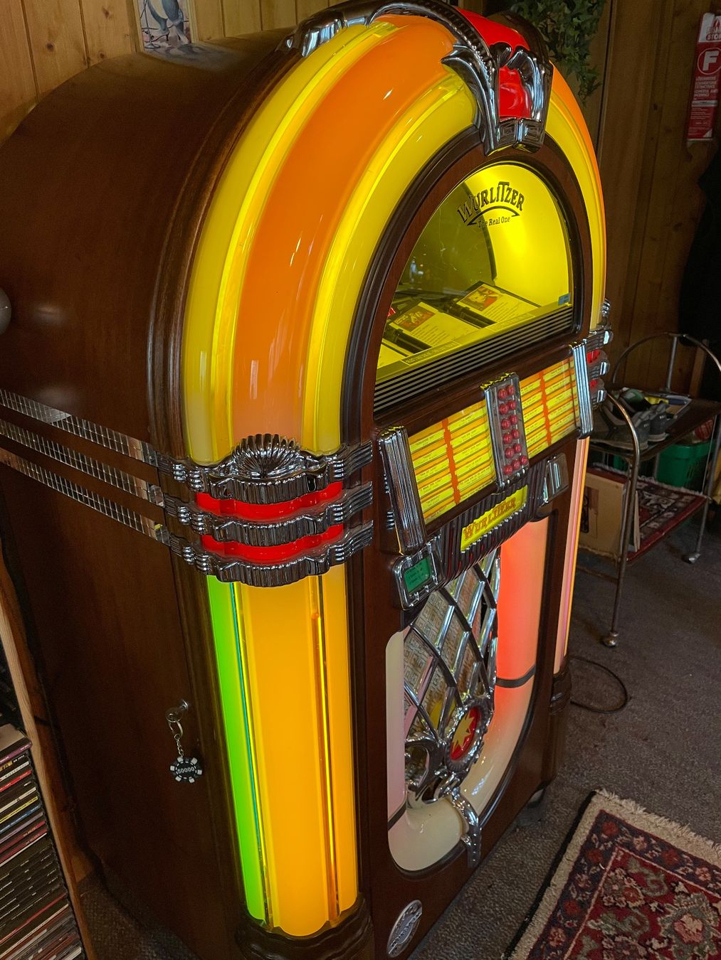 Wurlitzer Musiktruhen: Original Wurlitzer Jukebox zu verkaufen – Gebraucht aus suberg von Phoo26 1