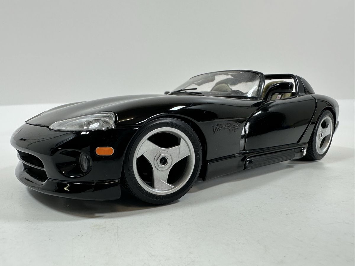 Bburago Modellini d'auto: Dodge Viper RT/10 1:18, schwarz, BBURAGO – Usato da Zofingen venduto da rf9_x2xt
