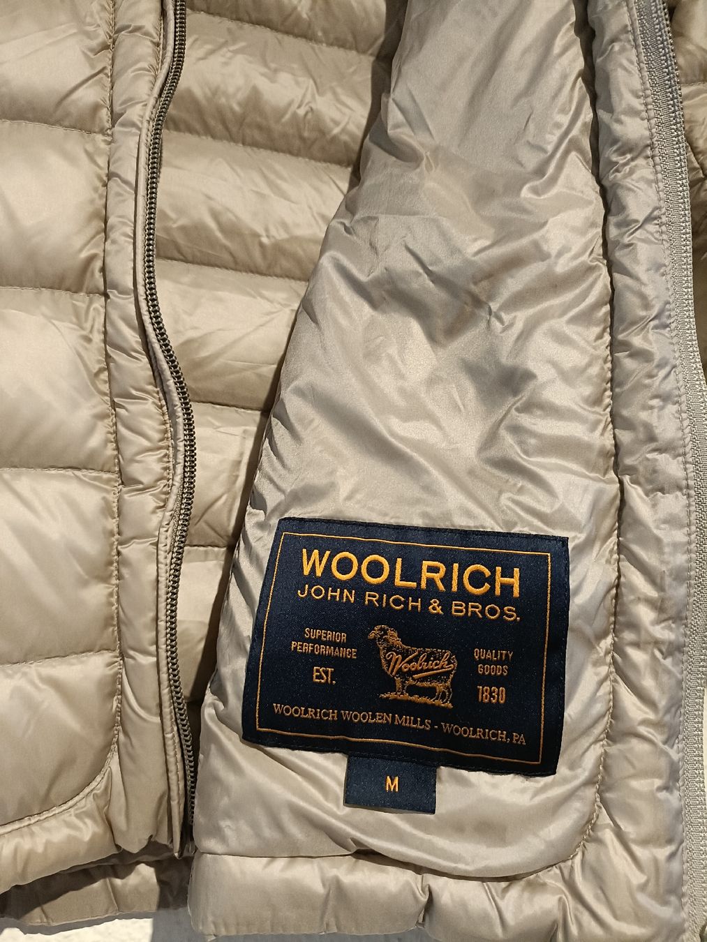 Woolrich Jacken: Daunenjacke der Marke Woolrich – Neu (gemäss Beschreibung) aus Bergdietikon von Bico01 2