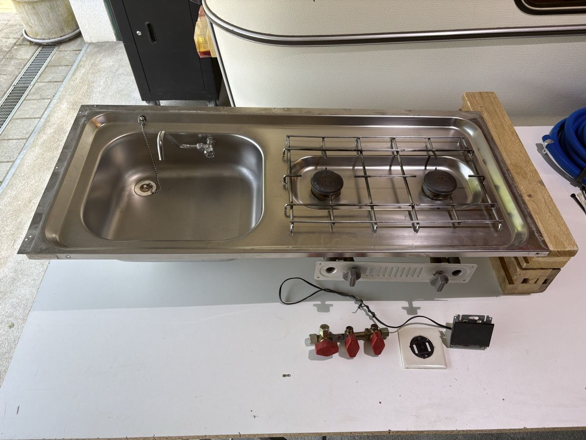 Cuisines complètes: Kocher/Spüle Kombination aus Oldtimer Wohnwagen – D'occasion à Männedorf par Tveri78