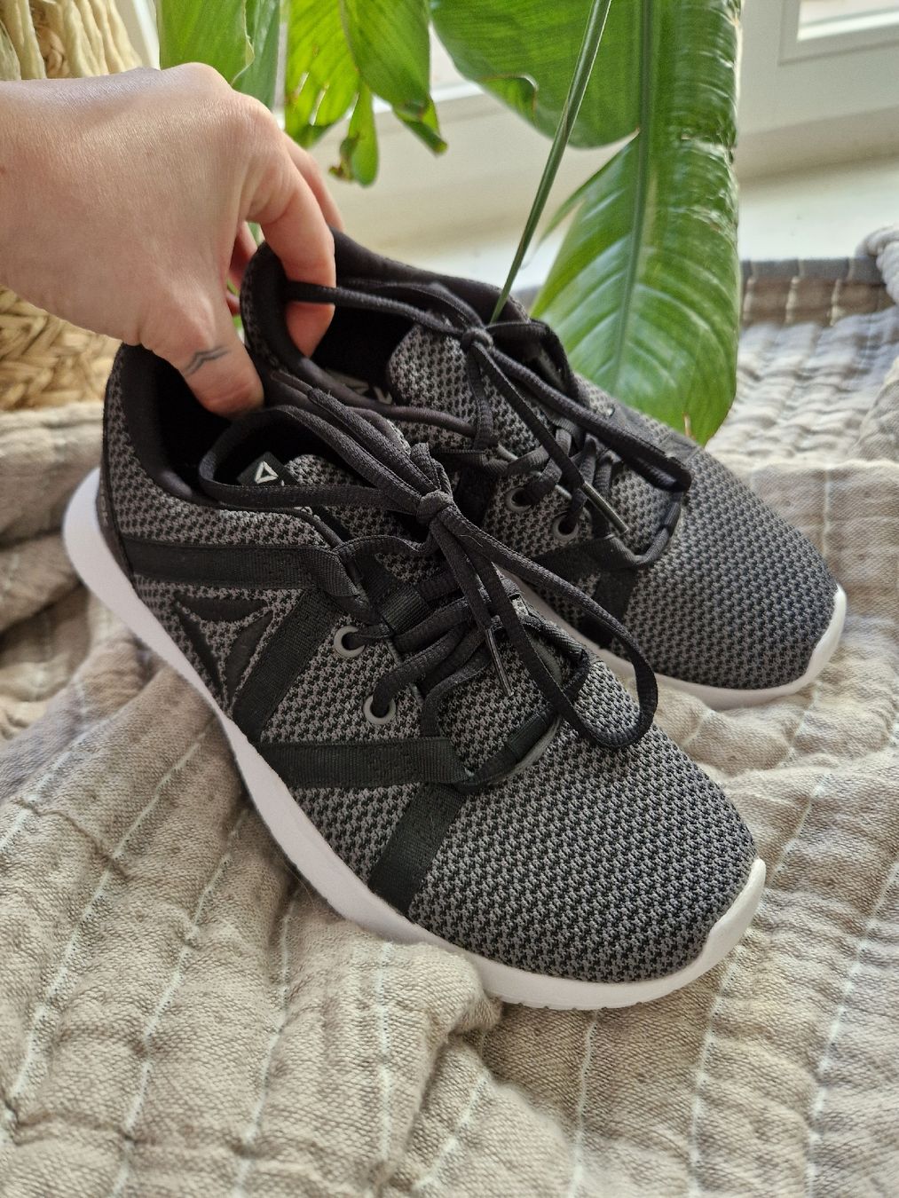 Reebok Damenschuhe: Reebok Schuhe, Grau/Schwarz, Gr. 36 – Gebraucht aus Lachen SZ von janapolar