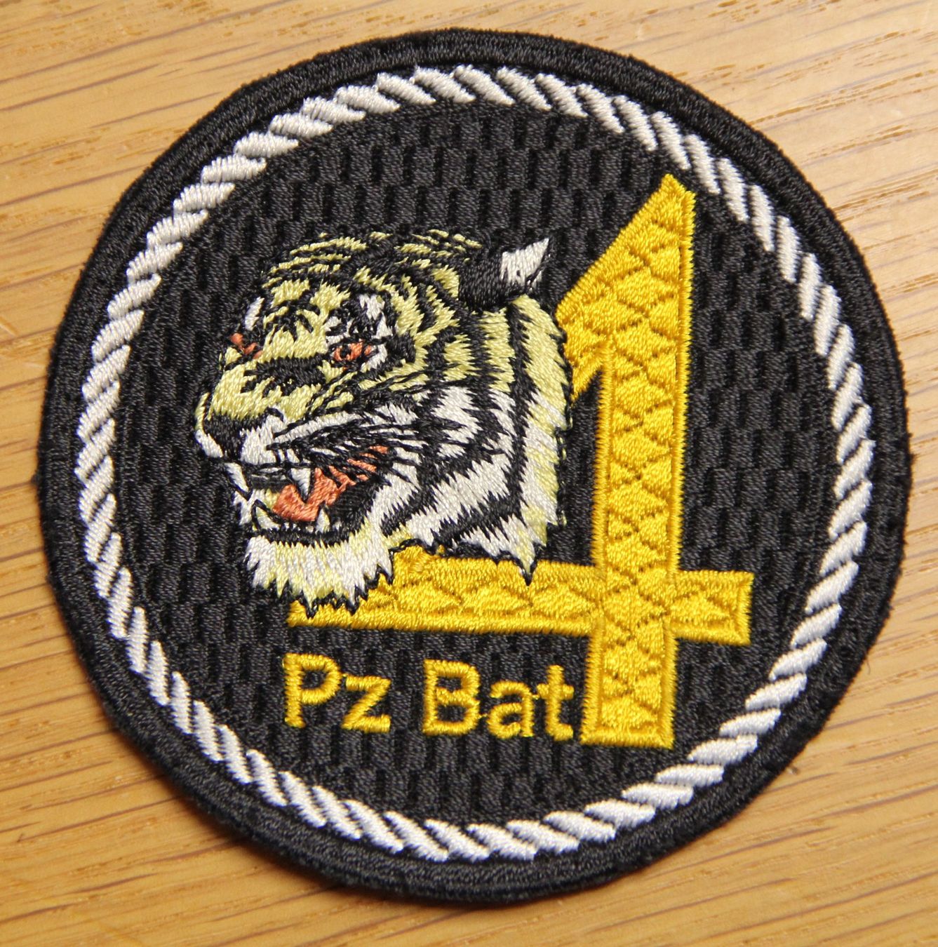 Schweizer Armee Plaketten & Abzeichen: Pz Bat 4 Badge – Gebraucht aus Belp von Tomsek