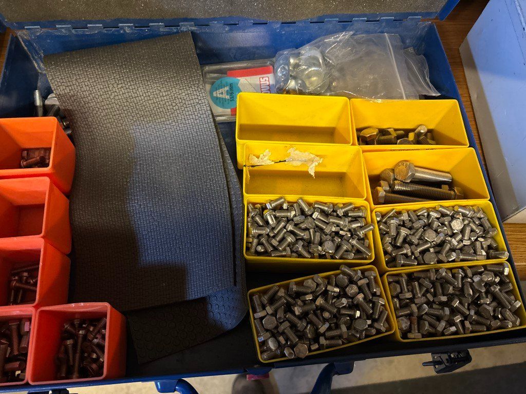 Tutti gli attrezzi: 2 Sortimentsboxen (Lot 115) 2504 Biel – Usato da Bäriswil venduto da WWYN-AUKTIONEN 3