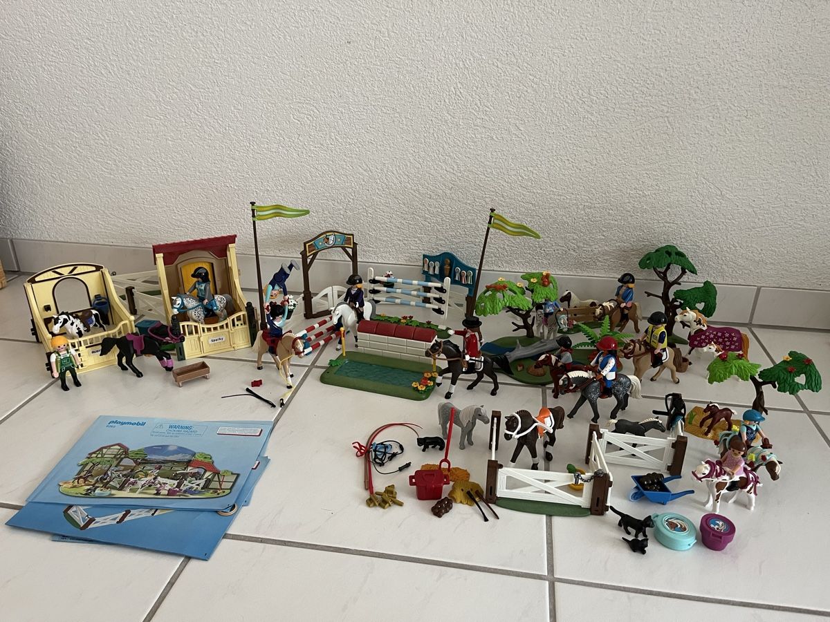 Playmobil Giocattoli: Grosses Playmobil Pferdegestüt – Usato da Uetikon am See venduto da Winnieclaudia