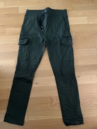 Chicoree Khaki Cargo Hose, Gr. M, neuwertig