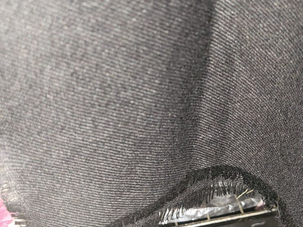 Foulard & Sciarpe: Schwarzer dicker Schal, ev. Wolle? – Nuovo (secondo la descrizione) da Guggisberg venduto da Aegertenlehn 2