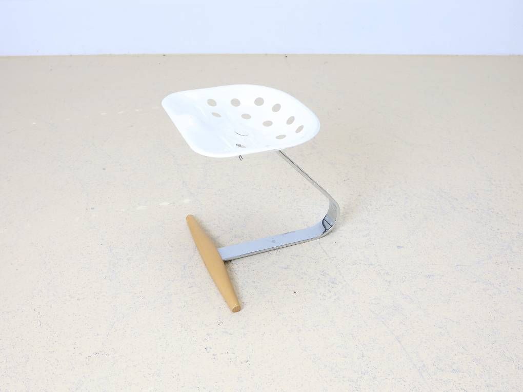 Zanotta Sgabelli: Zanotta Mezzadro Hocker | Weiss Chrom – Usato da Meinisberg venduto da atelier_TILIJA 3