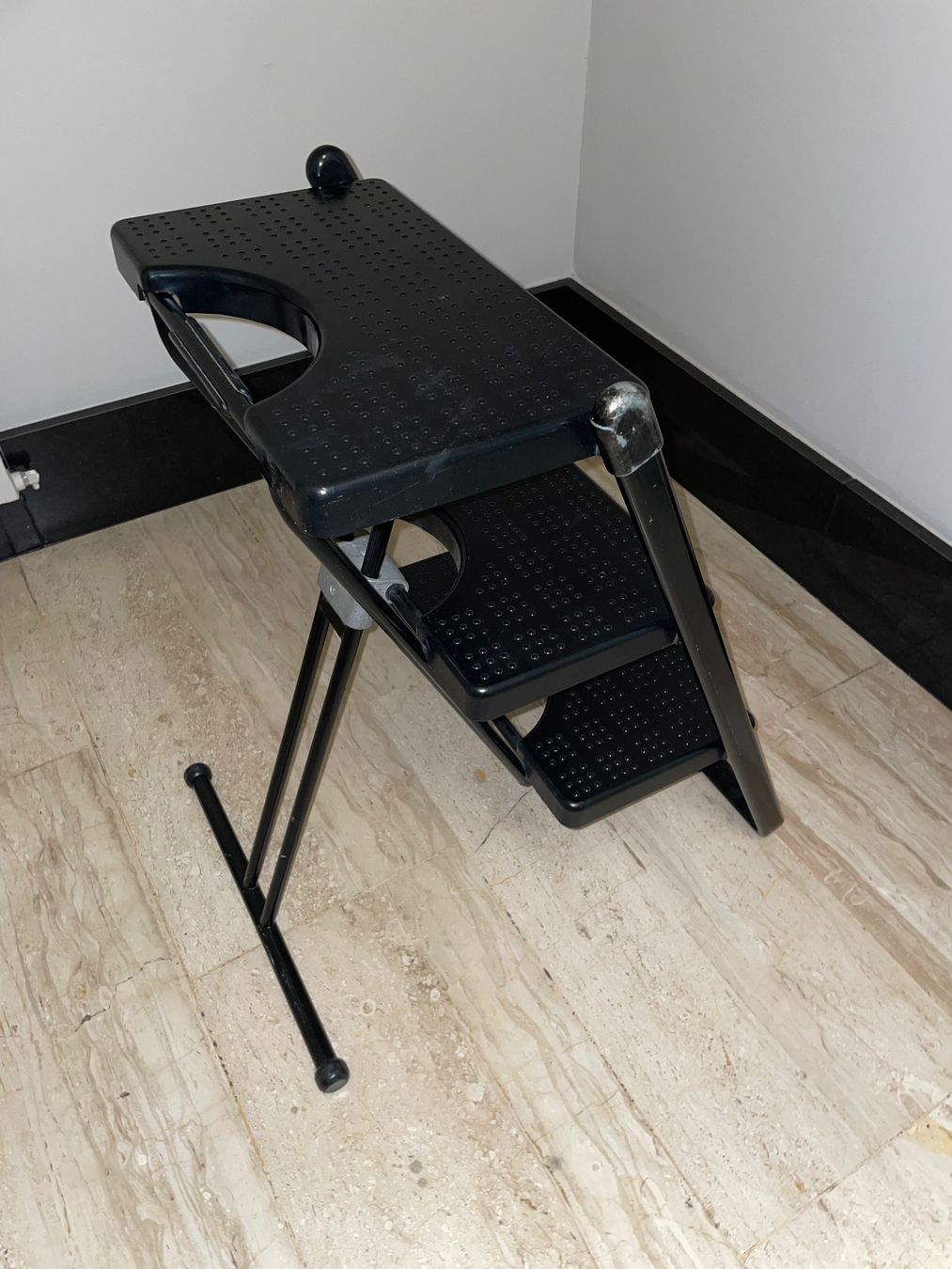 Scale: Magis Trittleiter Nuovastep Schwarz – Usato da Zürich venduto da pacta_sunt_servanda 3