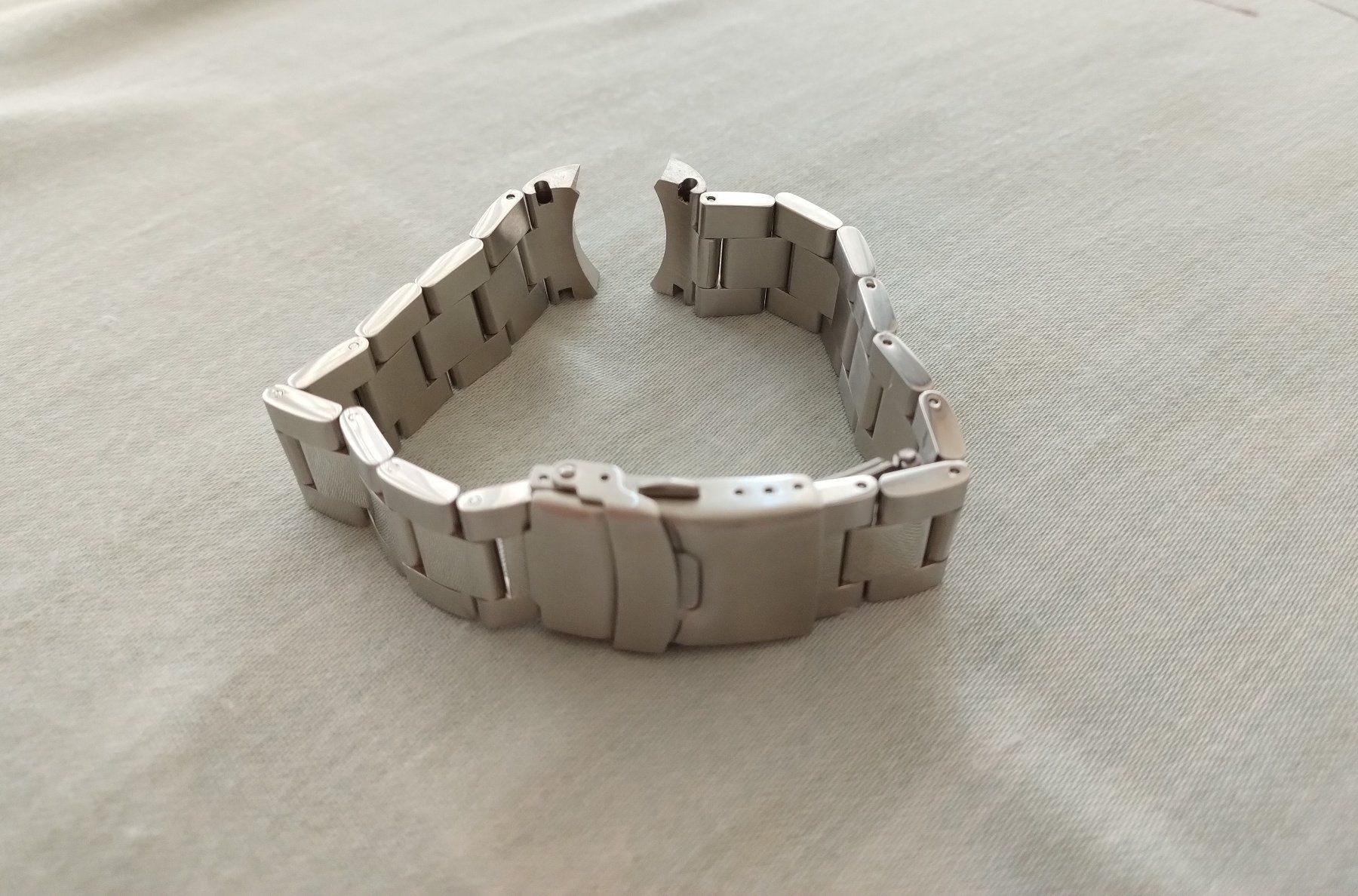 Armbänder & -reifen: Edelstahl Uhrenarmband – Neu (gemäss Beschreibung) aus Effretikon von VanPersie 2