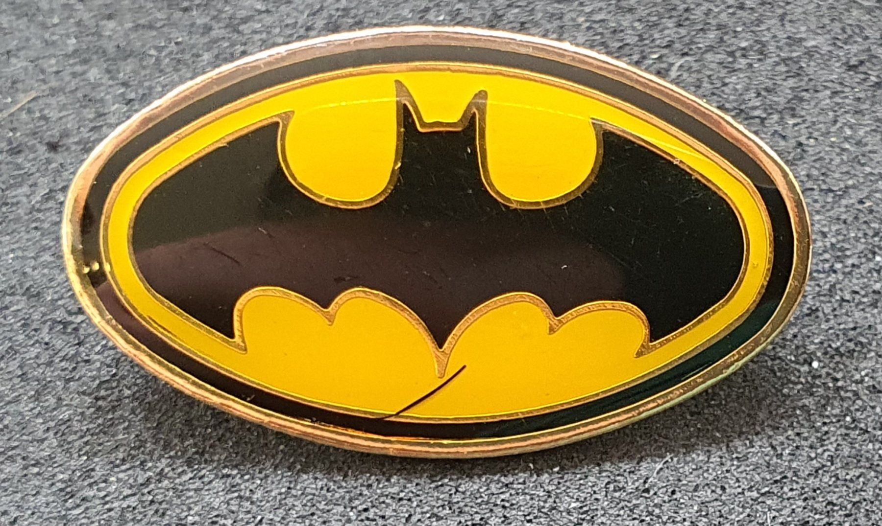 Plaketten & Abzeichen: J432B Pin BATMAN Logo  1989 DC Comics INC – Gebraucht aus Reinach BL von Boston-Verkauf
