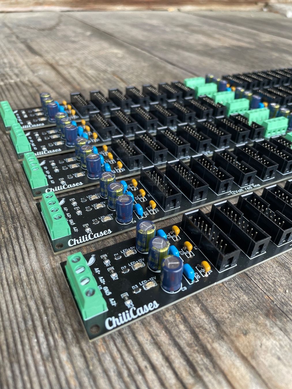 Strumenti musicali: ChiliCases filtered Eurorack Busboard – Nuovo (secondo la descrizione) da Brittnau venduto da controllerbeschuss