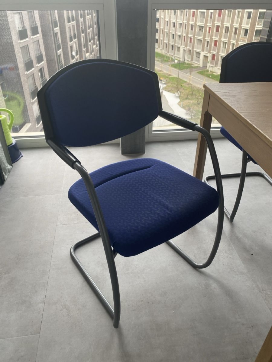 Giroflex Sessel: Giroflex Freischwinger blau-schwarz – Gebraucht aus Rüschlikon von christin500
