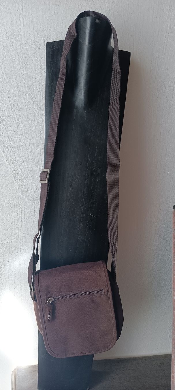 Cerruti Borse: CERRUTI TASCHE NEU – Nuovo (secondo la descrizione) da Maienfeld venduto da Andyr44