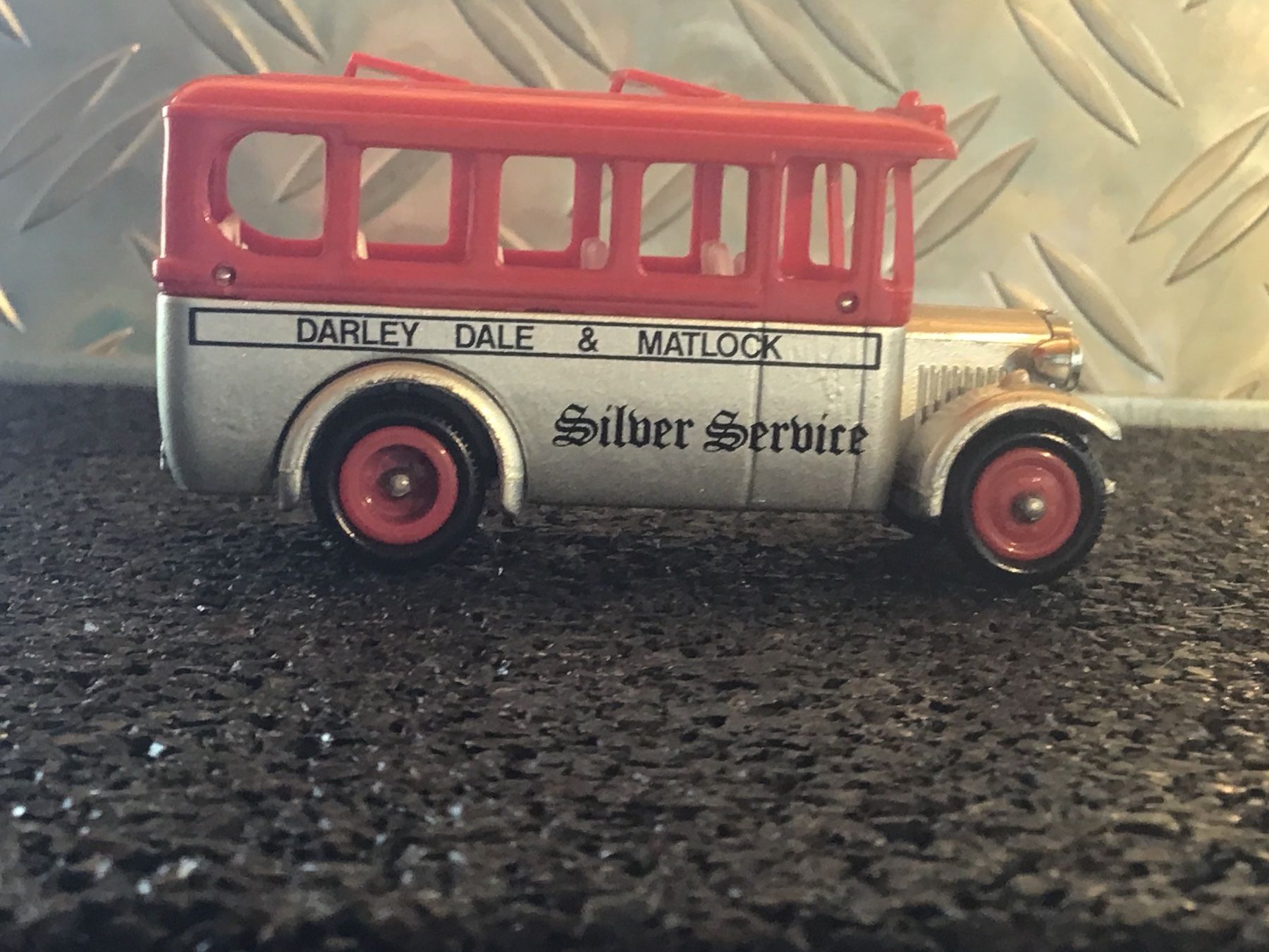 Kit di modellismo & Modellini statici: MODELS DAYS GONE DARLEY DALE MATLOCK SILBER SERVICE – Usato da Männedorf venduto da Spezial-Modelle