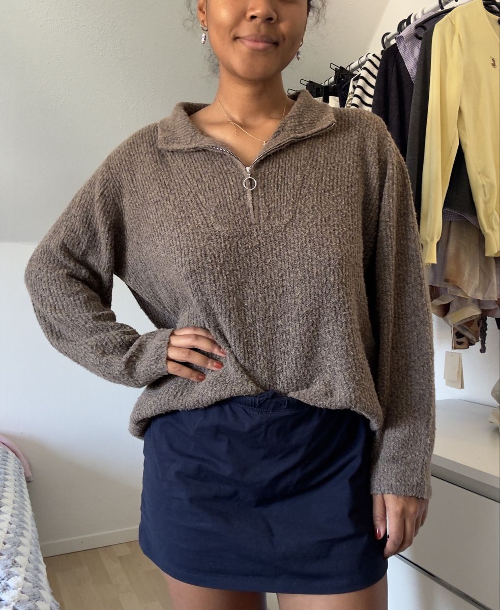 H&M Maglioni & Felpe: Pullover Damen braun mit Reissverschluss – Usato da Winterthur venduto da Flomiverse 3