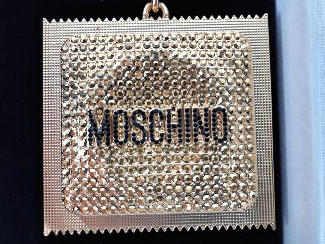 Moschino Ohrringe & -stecker: H&MOSCHINO Ohrclips – Gebraucht aus Schübelbach von Restwert_Schubelbach 4