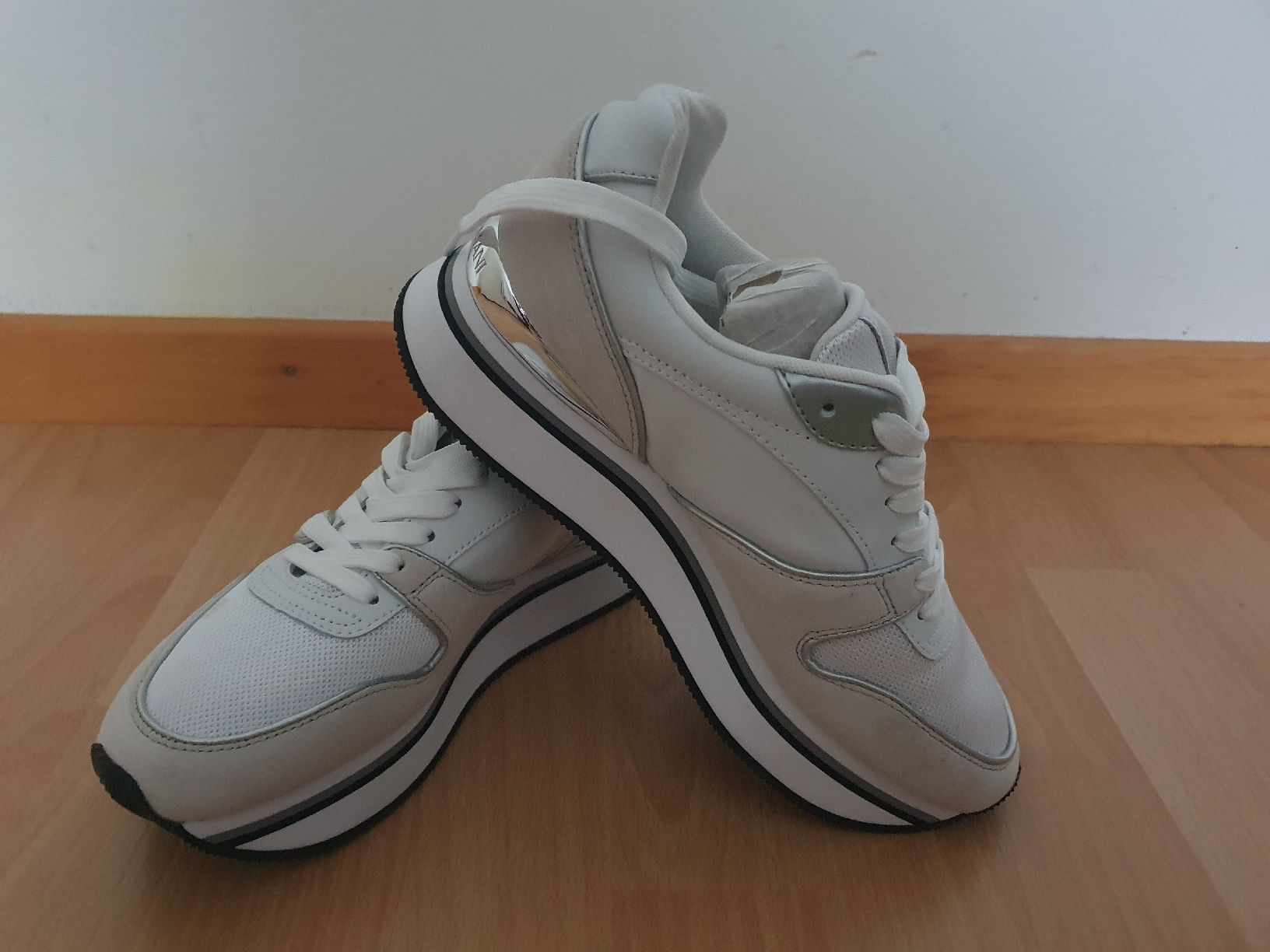 Armani Damenschuhe: neue Emporio Armani Sneaker – Neu und originalverpackt aus St. Gallen von 1811123 6