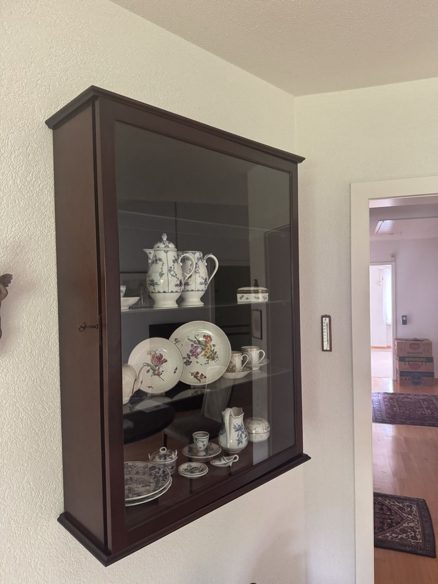 Vetrine: Holz Vitrine, furniert  – Usato da Langnau am Albis venduto da pla_2vk5