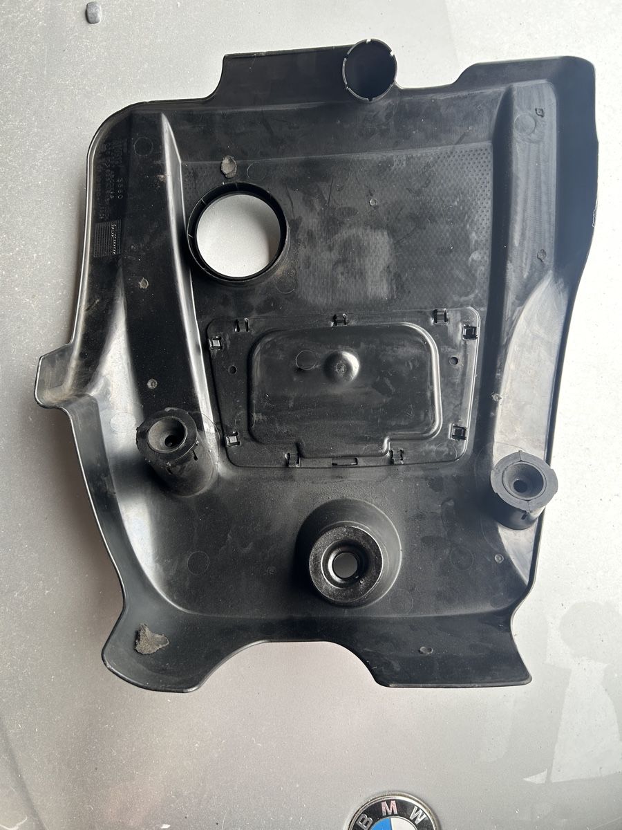 VW Tutti pezzi di ricambio auto: Motorabdeckung VW Golf  – Usato da Staffelbach venduto da Corvair1 1
