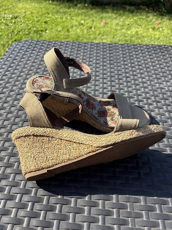 Scarpe da donna: Sandales toile compensées 38 – Usato da Perroy venduto da barballalla 3