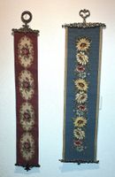 2x Wandbehaenge/Glockenzüge/ mit Blumenmuster, Broderie, vin