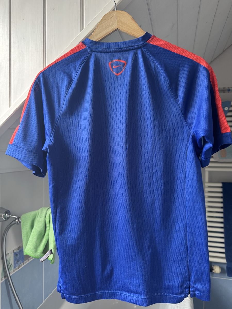Nike Canottiere & Pantaloni: Manchester United Trikot Grösse S – Usato da Trélex venduto da stripedthrift 1