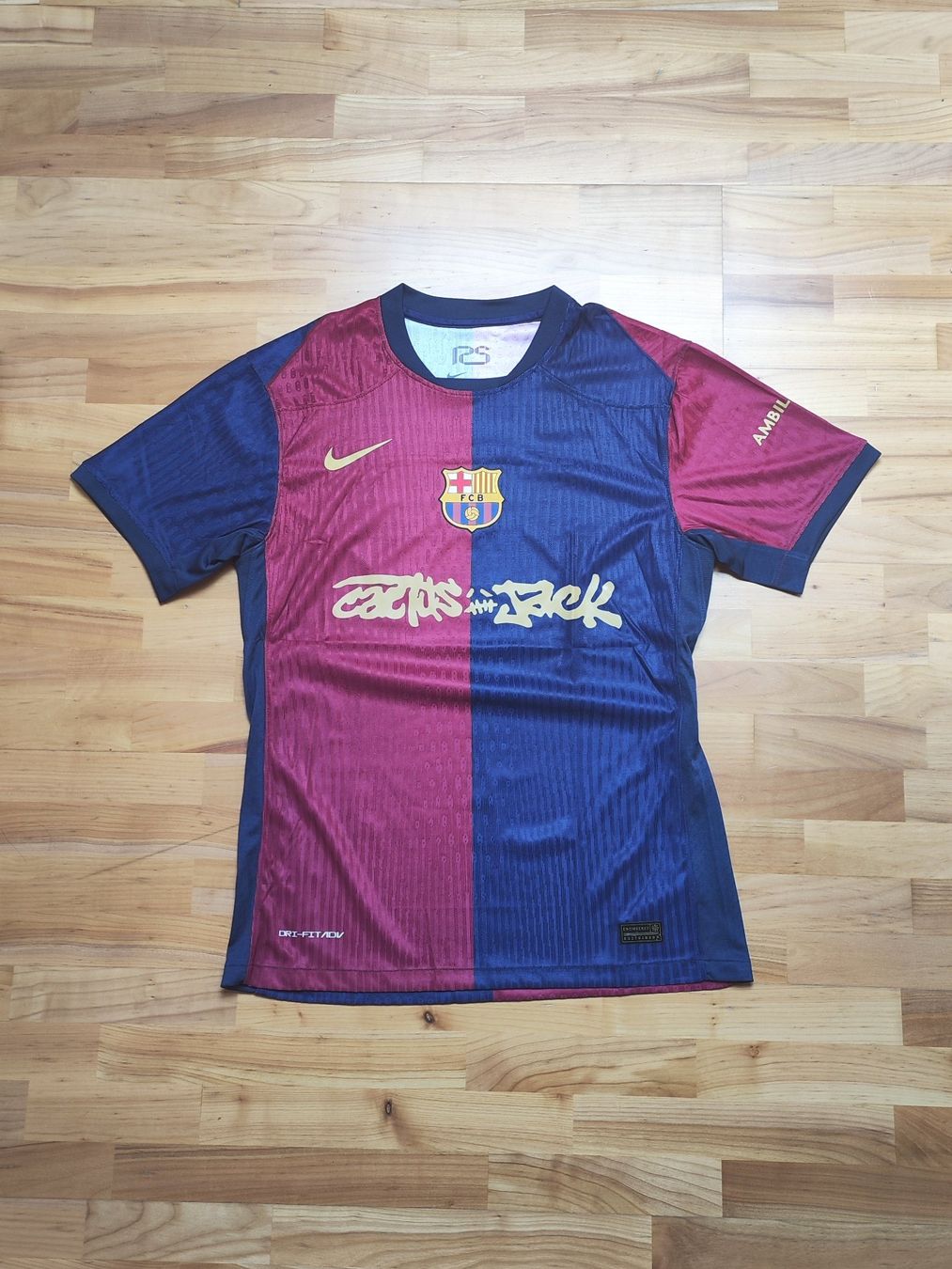 Nike Leibchen & Hosen: Fc Barcelona Travis Scott Trikot – Neu (gemäss Beschreibung) aus Breitenbach von Lqris