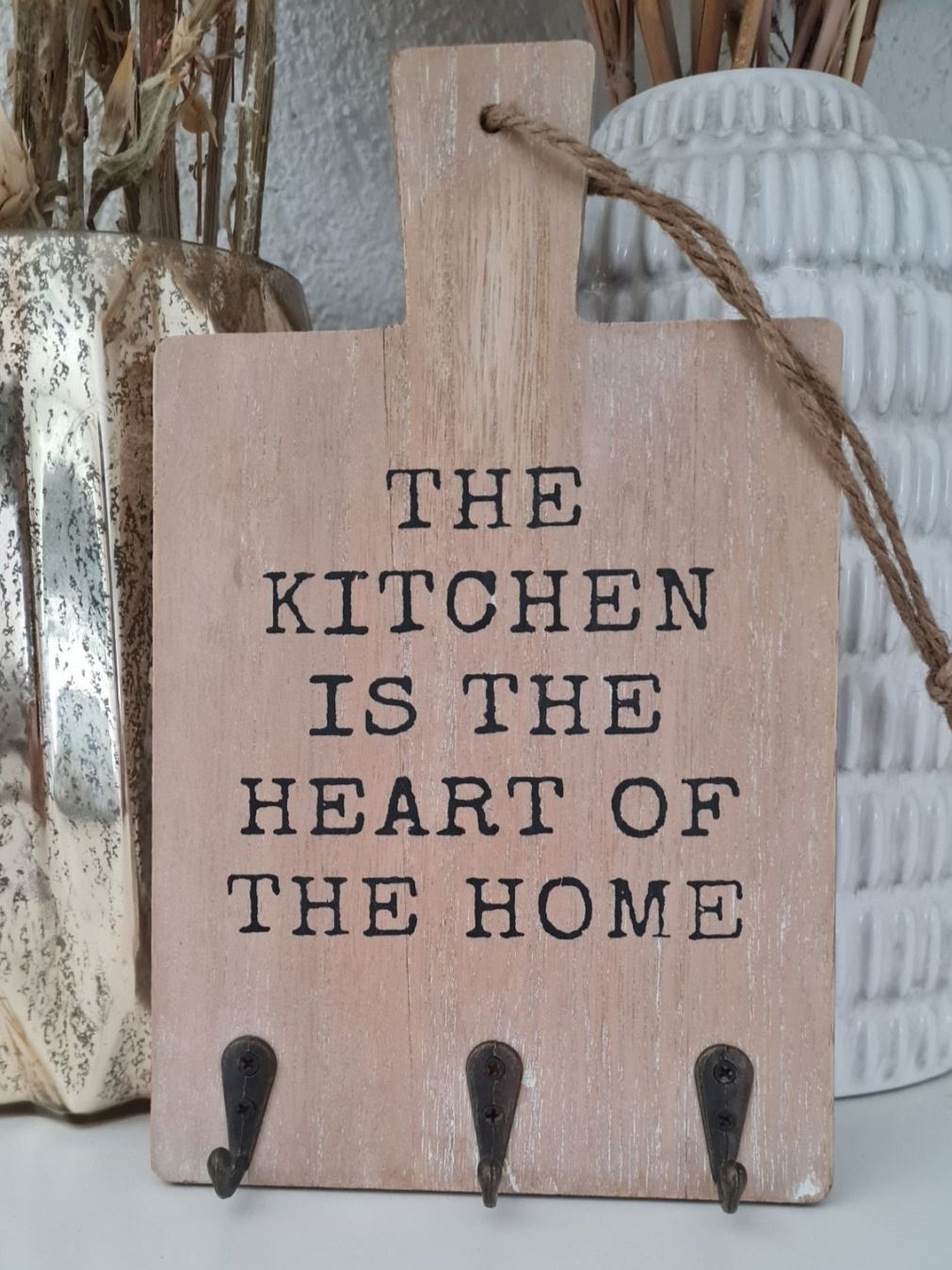 Tutte le decorazioni: Industrial Skandi Deko Shabby Holzbrett mit Hacken – Usato da Niederweningen venduto da Obson 2