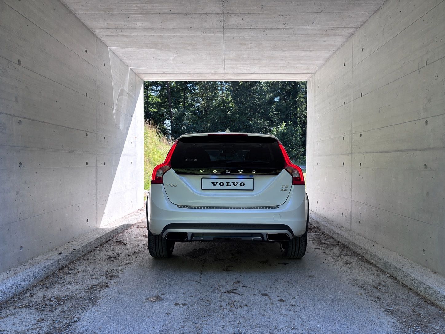 Volvo Automobili: Volvo V60 CC T5 Summum – Usato da Niederneunforn venduto da Copybong 1