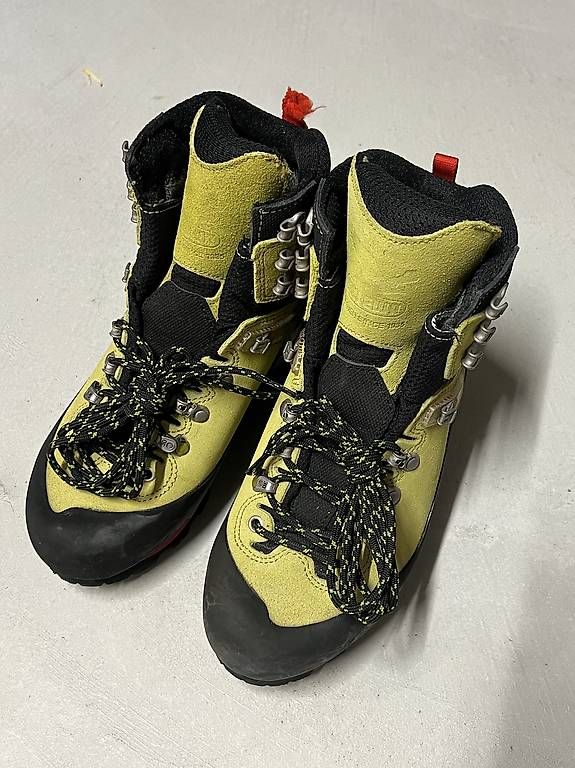 Salewa Chaussures femmes: Salewa Alpinstiefel Damen 37.5 – D'occasion à Zürich par A_Woo