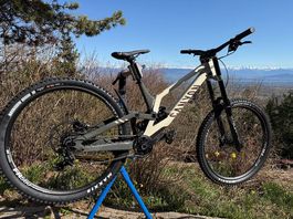 Velo Canyon VTT DH Sender CFR 29 LTD CLLCTV Team Neuf