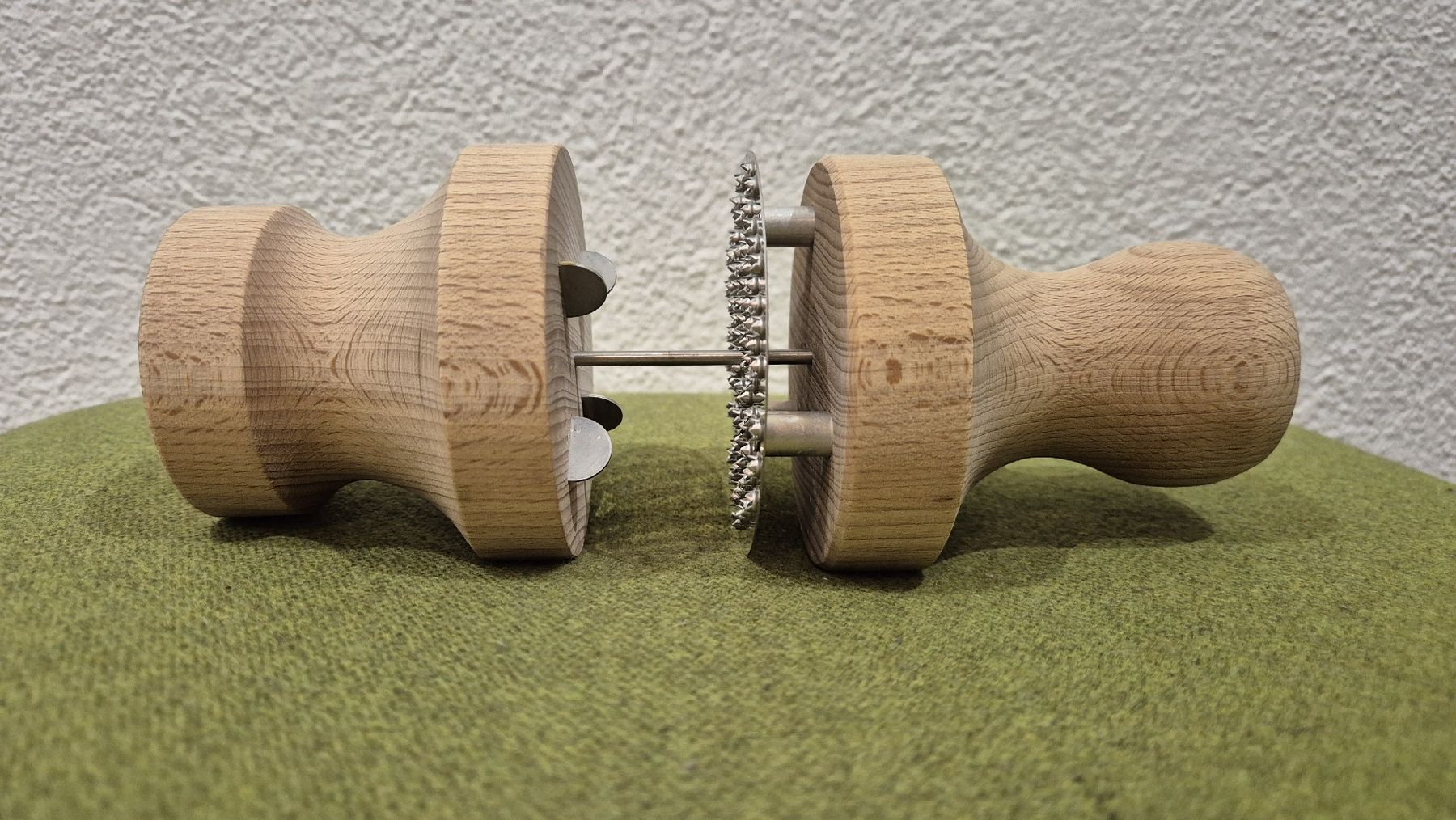 Elettrodomestici da cucina: Käsereibe mit Holzgriff – Usato da Langenthal venduto da amistoso 2