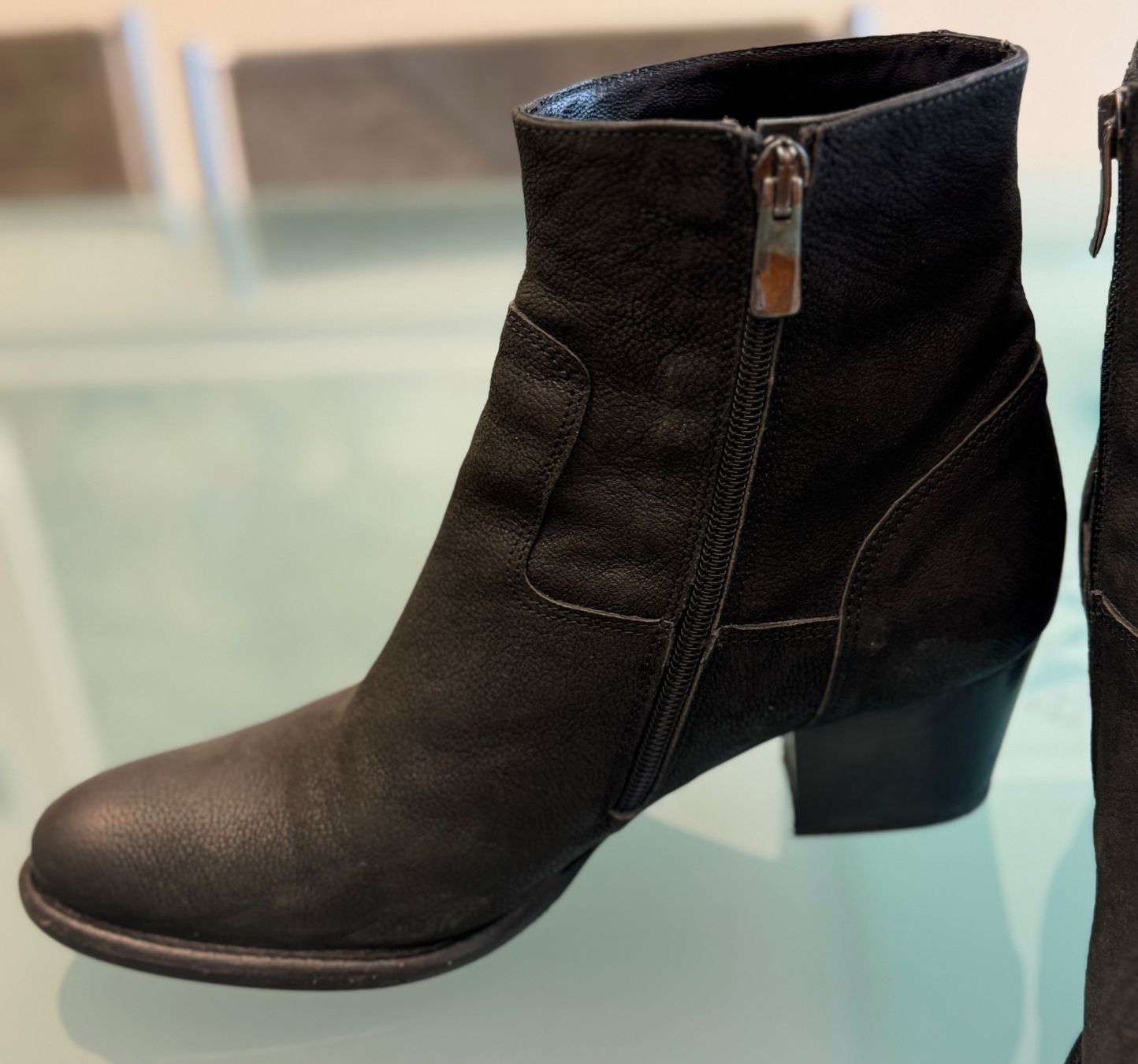 Scarpe da donna: Schwarze Leder-Stiefeletten von Passito – Usato da Unterägeri venduto da Jr61 2