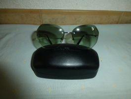 Sonnenbrille (Coco Chanel) und Etui (Salvatore Ferragamo)