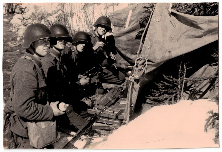 Cartoline postali: Soldaten hantieren mit Material – Usato da Frauenfeld venduto da POML