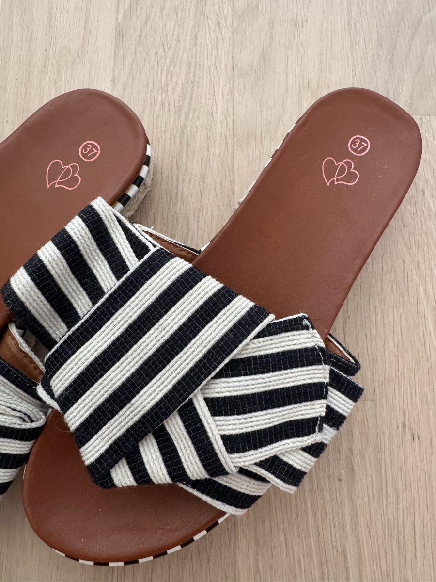 Chaussures femmes: Sandals platform size 37 striped bow – D'occasion à Dübendorf par ClaraS. 2
