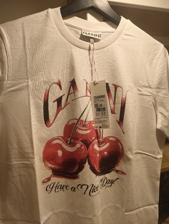 Ganni T-Shirt OVP Originalpreis 135.-  Kirschen Motiv weiss