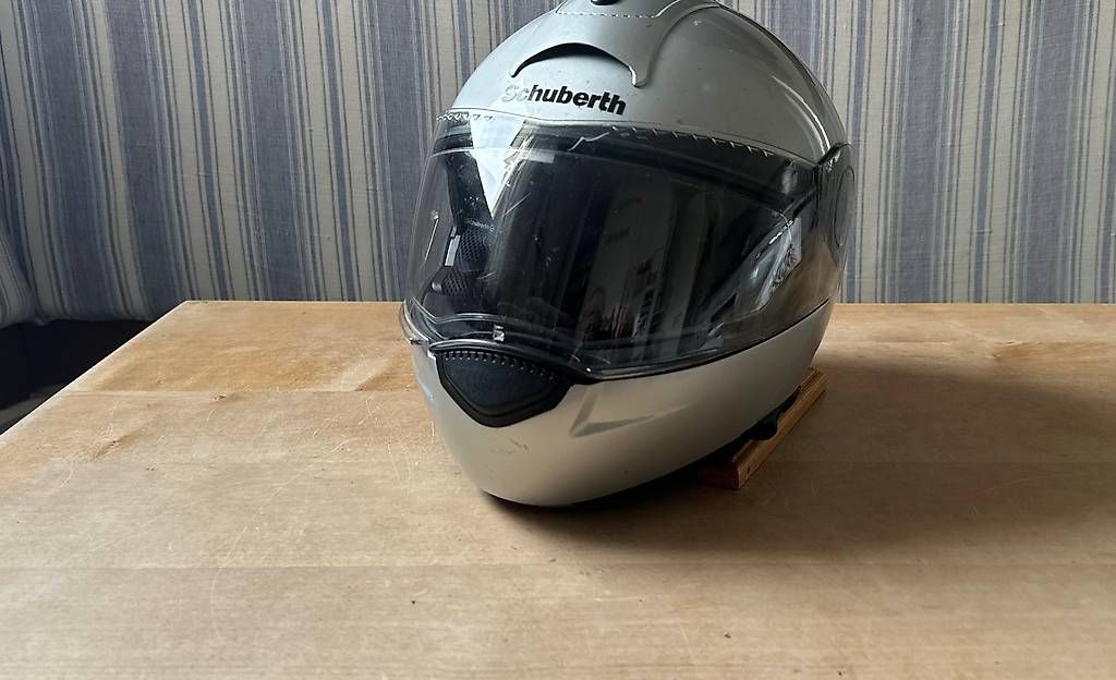 Helme & Visiere: Schuberth C3 Helm gr 58 – Gebraucht aus Münchenstein von Vorsorge