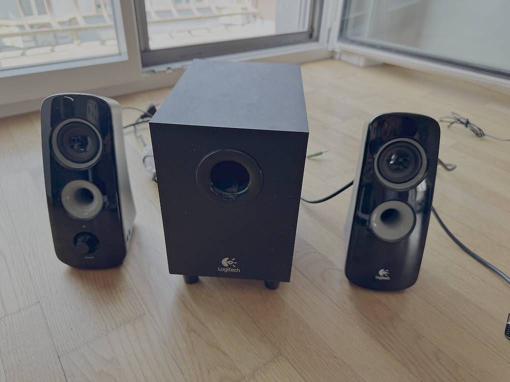 Haut-parleurs: Logitech Z323 2.1 Lautsprechersystem  CHF 10 – D'occasion à Luzern par her_8zt9