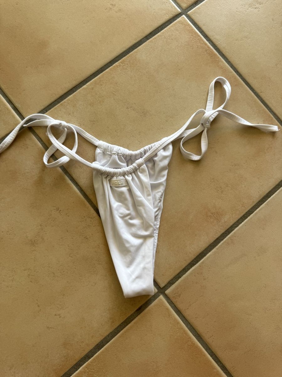 Calzedonia Costumi da bagno & Bikini: bas de bikini maillot de bain string blanc calzedonia  – Nuovo (secondo la descrizione) da Lonay venduto da nei_79jc 1