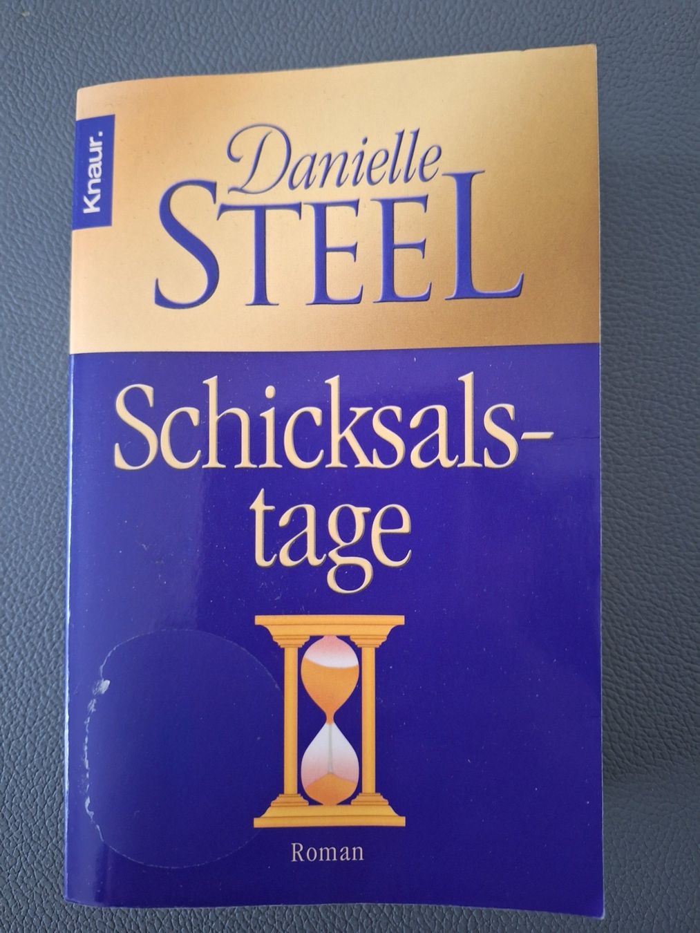 Livres: Schickalstage von Danielle Steel – D'occasion à Dietlikon par Pgm16