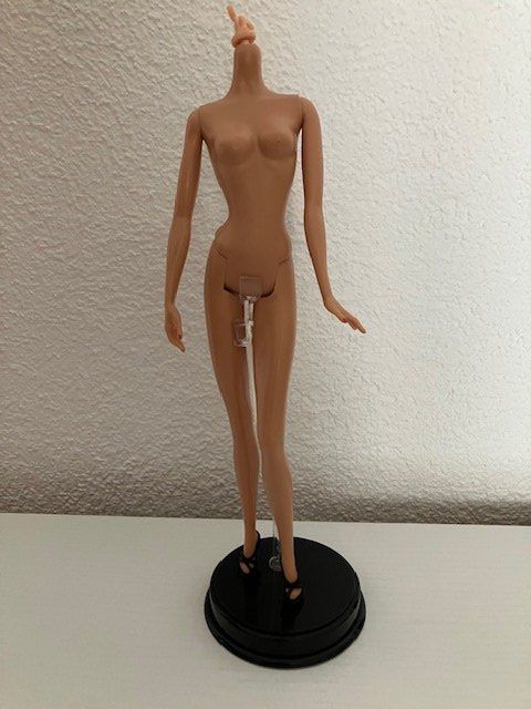 Bambole: Barbie corps model muse + chaussures + socle – Usato da Les Ponts-de-Martel venduto da Jolisa