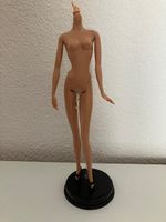 Barbie corps model muse + chaussures + socle