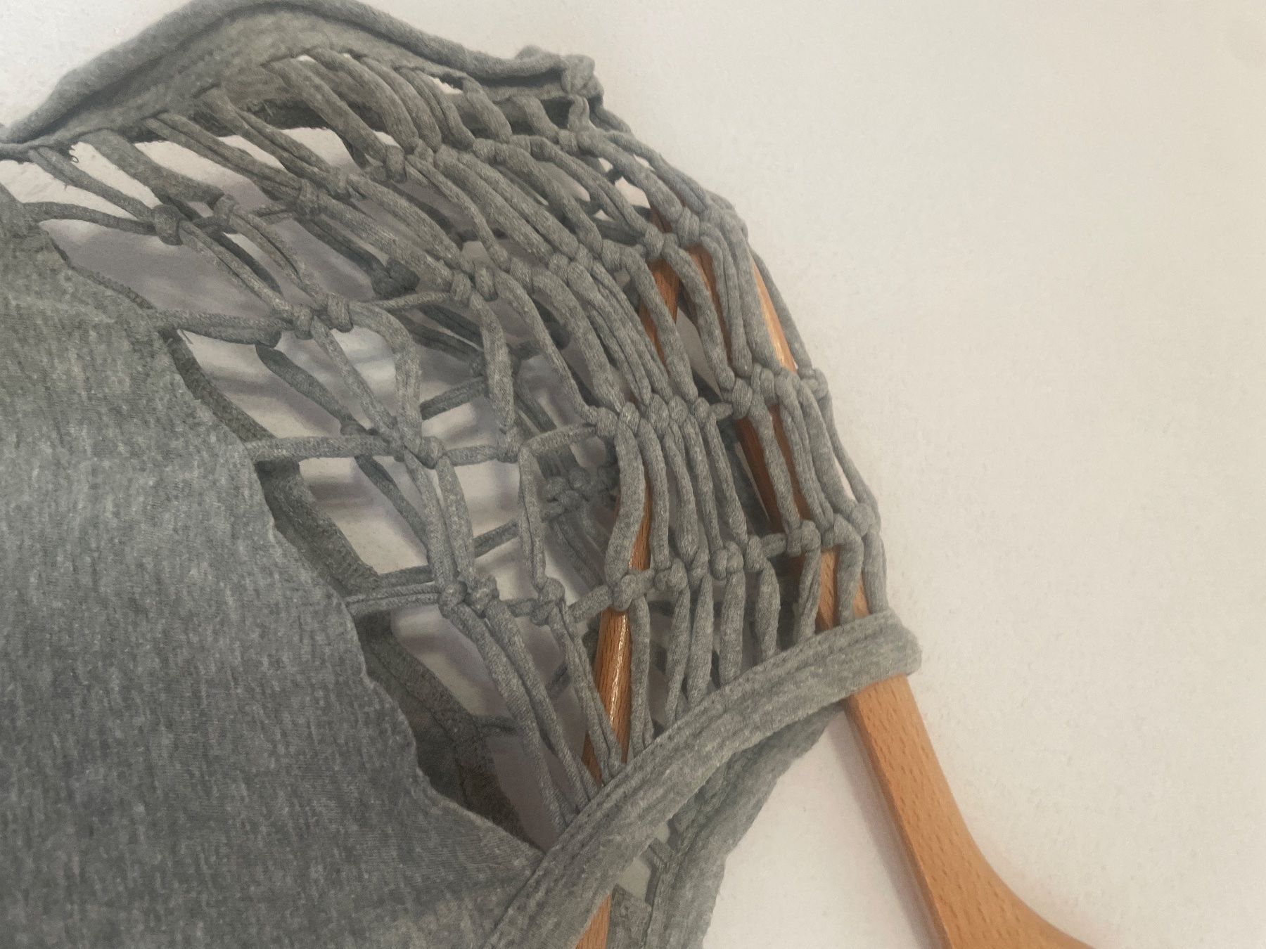 Tops: Haut gris clair chic – Gebraucht aus Lausanne von log_rrq7 1