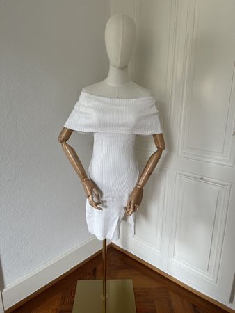 BCBGMAXAZRIA White Off-Shoulder Mini Dress Size M 🤍🤍