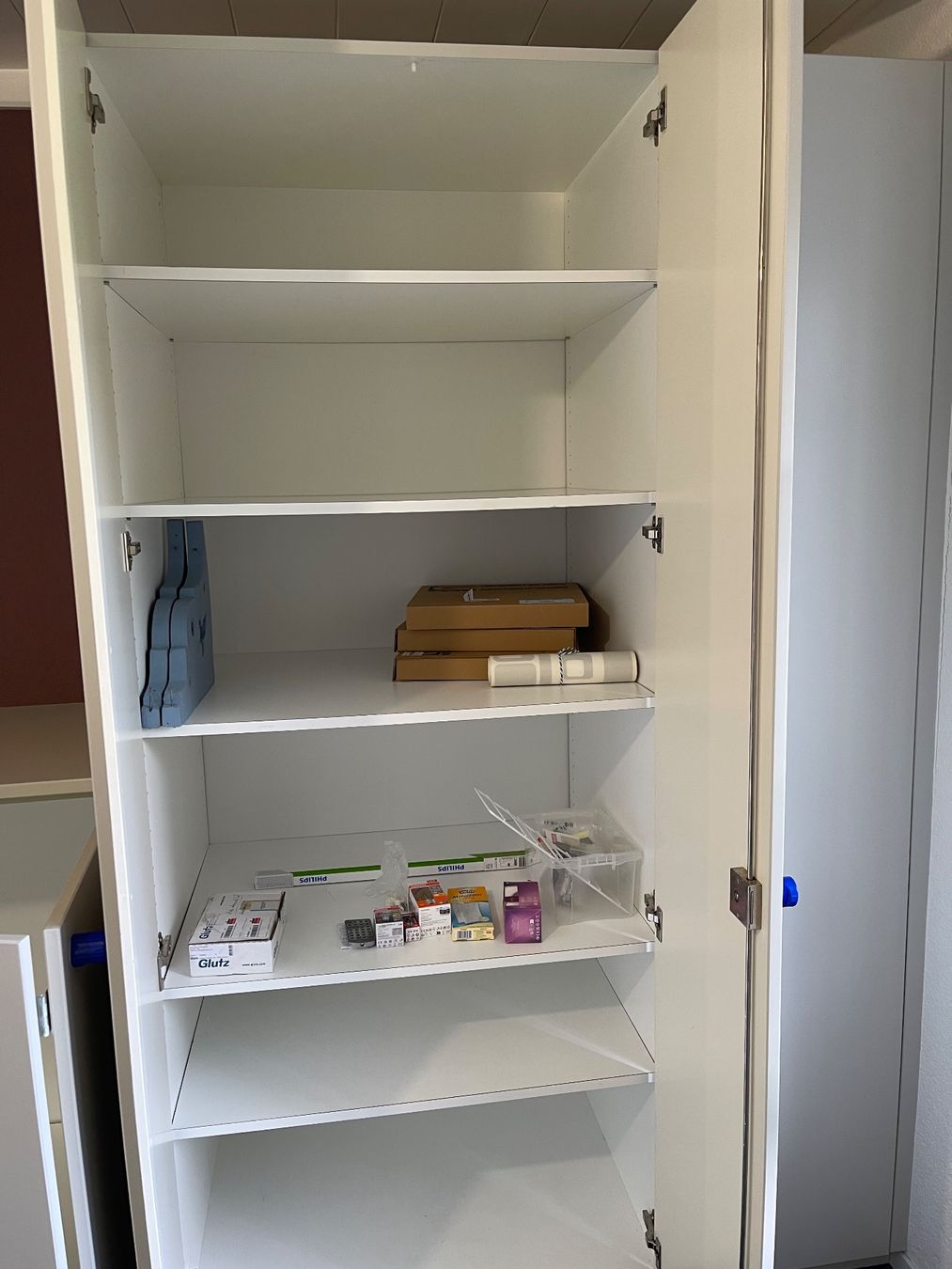 Armadi: Hellgrauer Büroschrank, 3-teilig mit Korpus – Usato da Oftringen venduto da tom_tom_tom 2