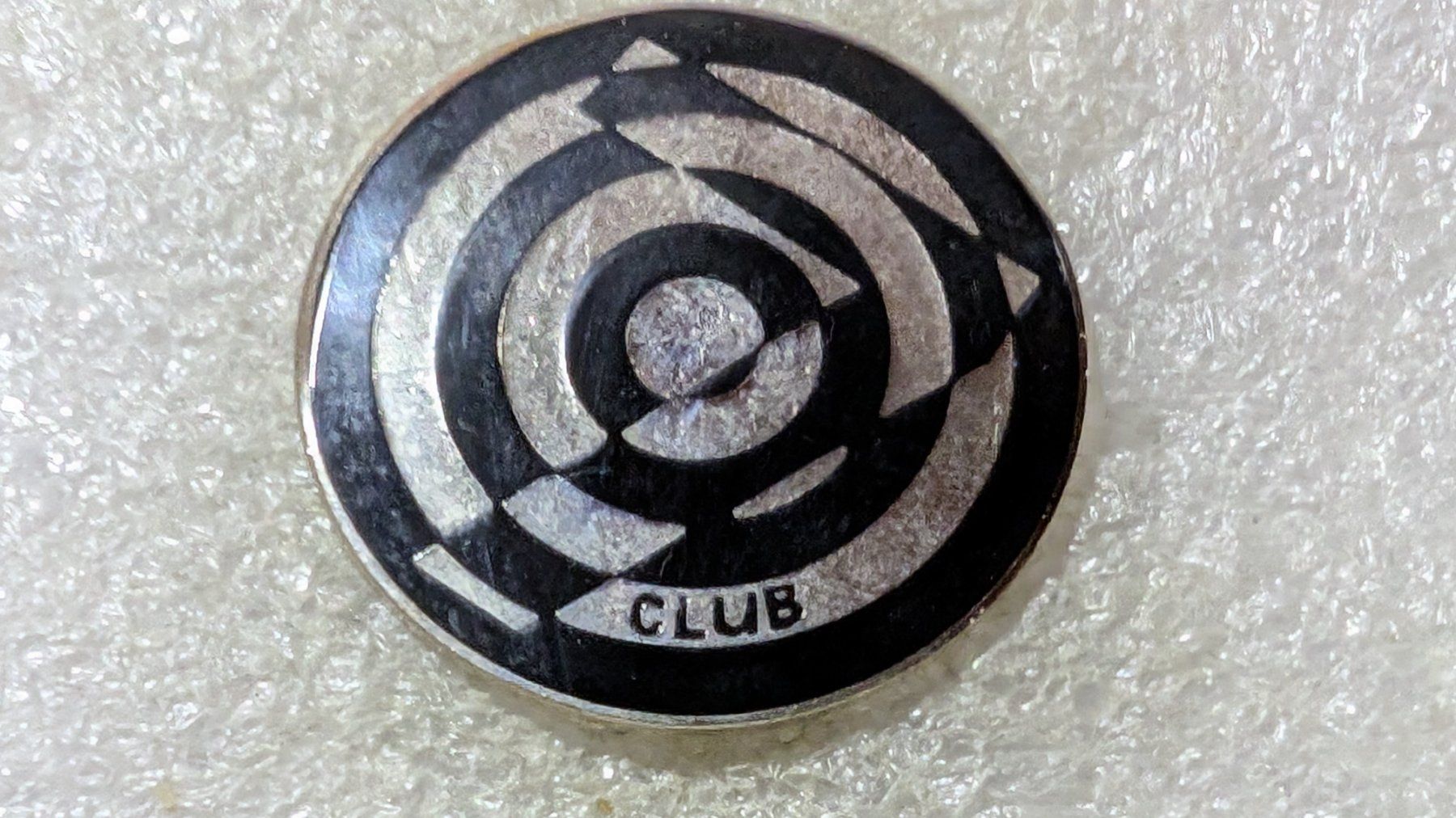 Placchette & Badge: Ansteckpin 169: Club – Usato da Oppligen venduto da Pin-Fall-Shop