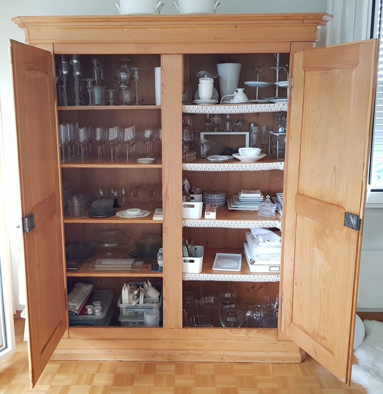 Schränke: Antiker, massiver Kleiderschrank – Gebraucht aus Schöftland von dahonich 2